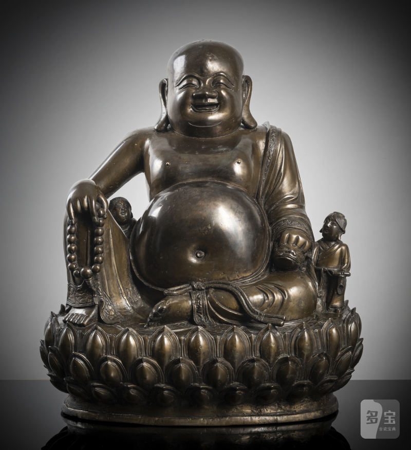 A large cast bronze figure of seated Budai with boys on a lotus pedestal - 图2